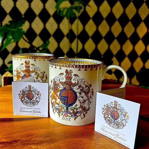 Curated Luxury Other - British Royal Queen Elizabeth II Diamond Jubilee 22K Gold Mugs